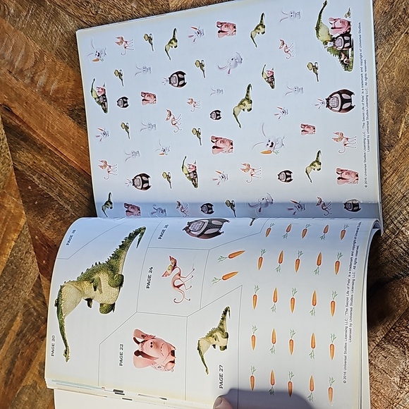The Secret Life of Pets Mega Sticker book 1000+ - Picture 6 of 9